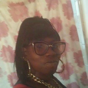 Meet your Posher, Whitney